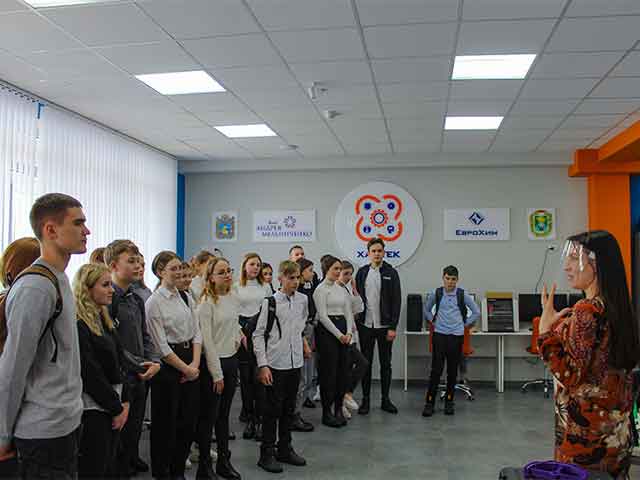 Школьники Невинномысска отметили День российской науки в «Кванториуме»